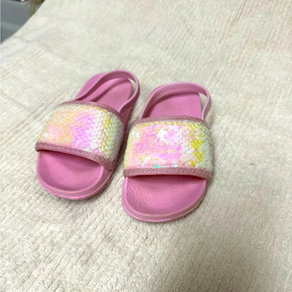 Girls Slides Size 7/8 - Picture 1 of 3